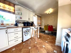 Kitchen/Diner- click for photo gallery